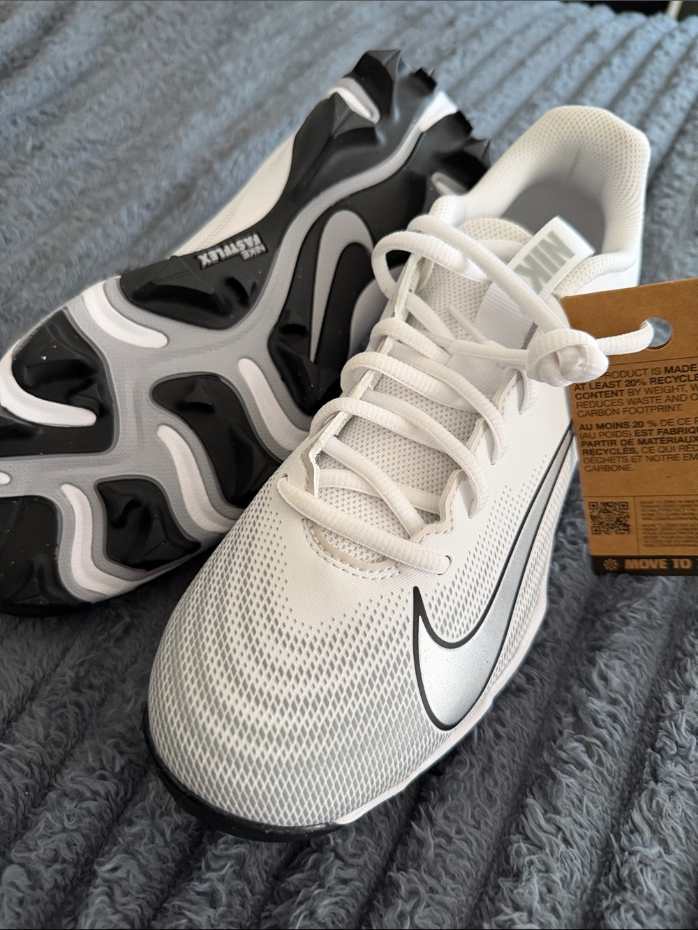 Nike Men's White and Black Athletic Cleats